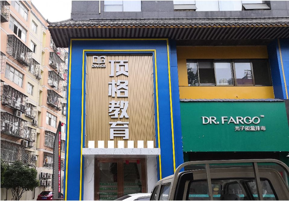 乐平门头设计要符合门店特色。