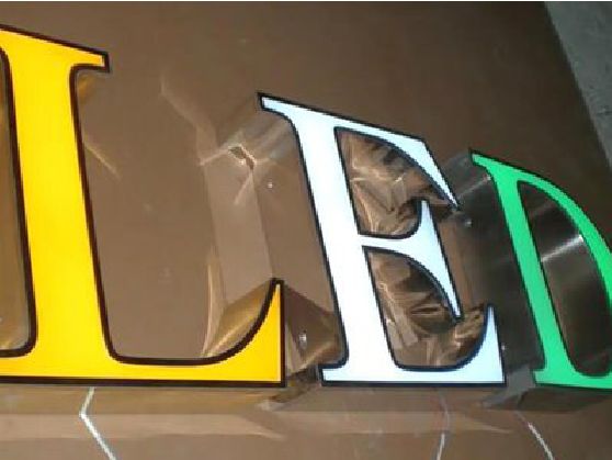 乐平介绍LED招牌的基础知识。